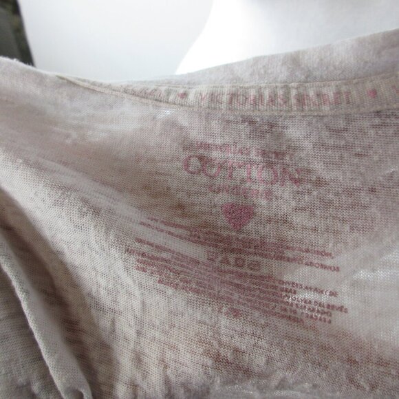 Victoria's Secret Hawaii Women's White V-neck Glitter Hibiscus T-Shirt Large - Picture 2 of 5